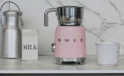 smeg Milchaufschäumer MFF01PKEU | Cadillac Pink / silberfarben